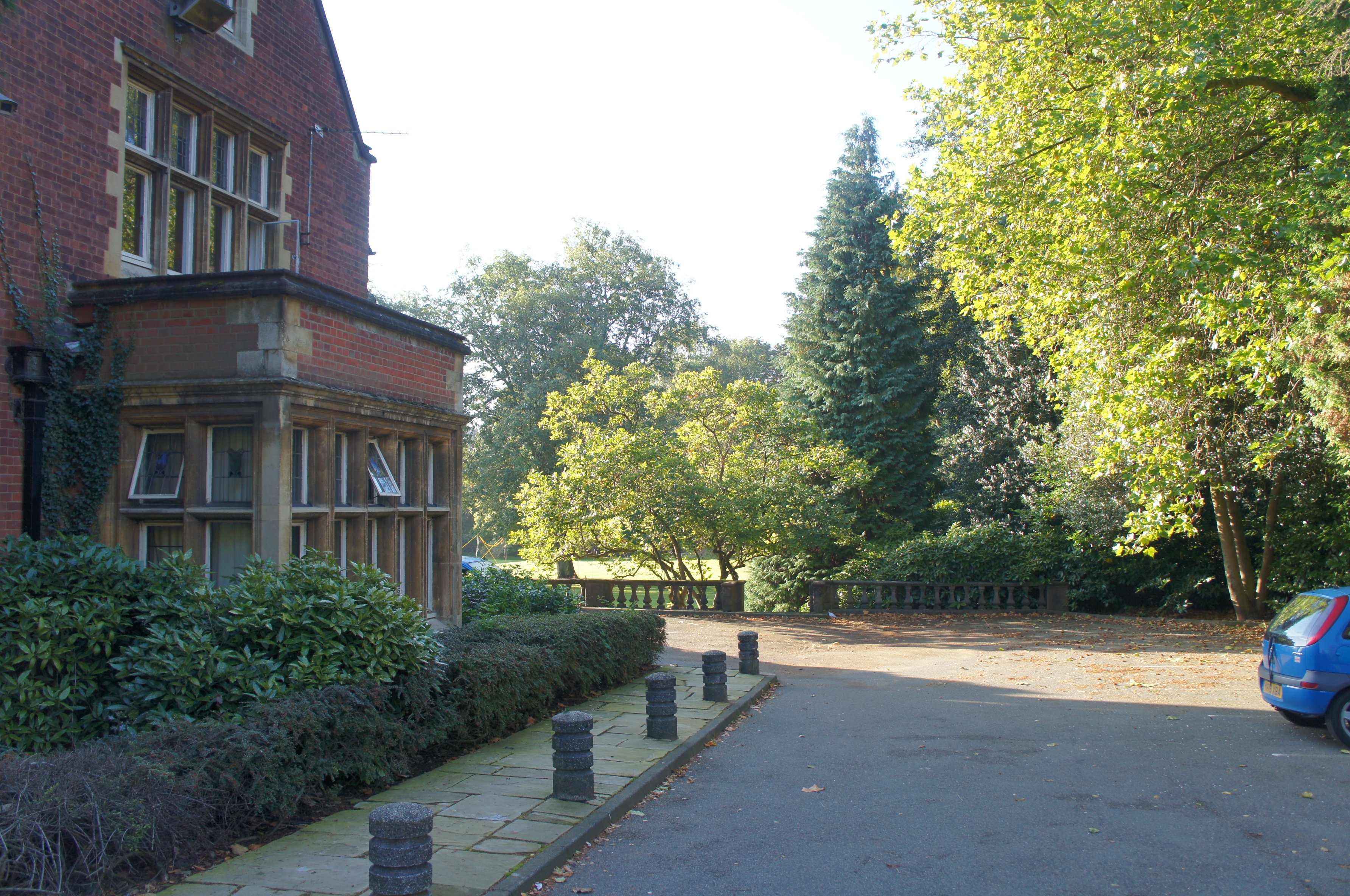 Featured image of post 鳌拜村旁，花园社区